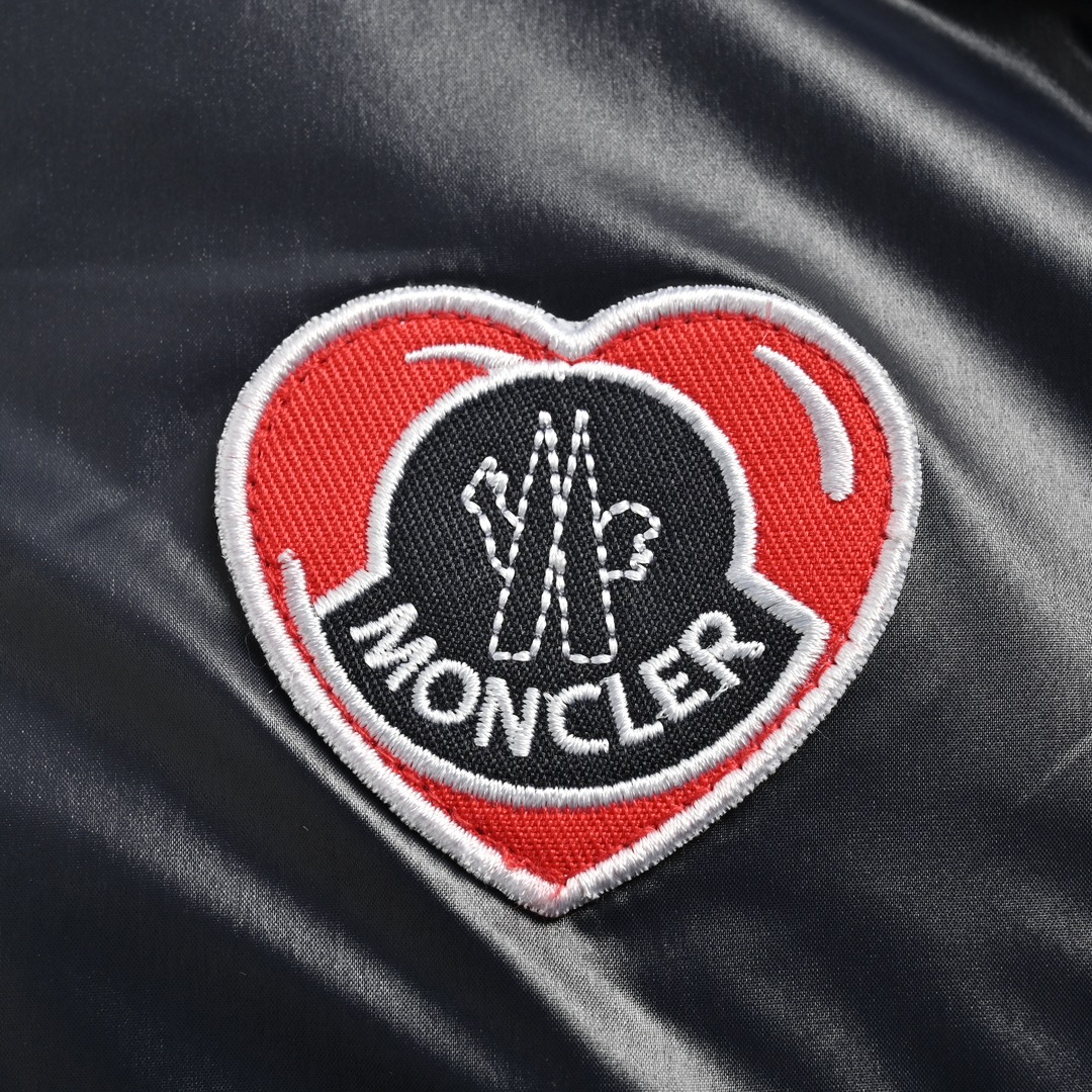 Moncler/蒙口 23Fw 七夕胶囊限定爱心刺绣羽绒服