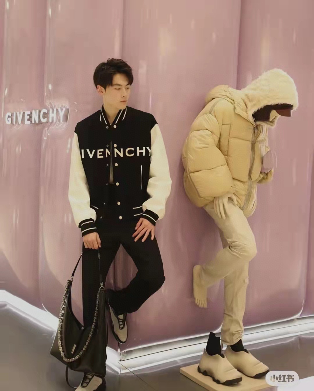 GIVENCHYGivenchy embroidered letters leather sleeves spliced baseball uniform