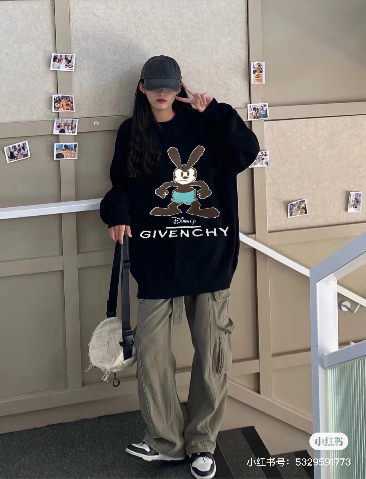 GiVENCHYDisney co-branded cartoon round-neck sweater upper body effect