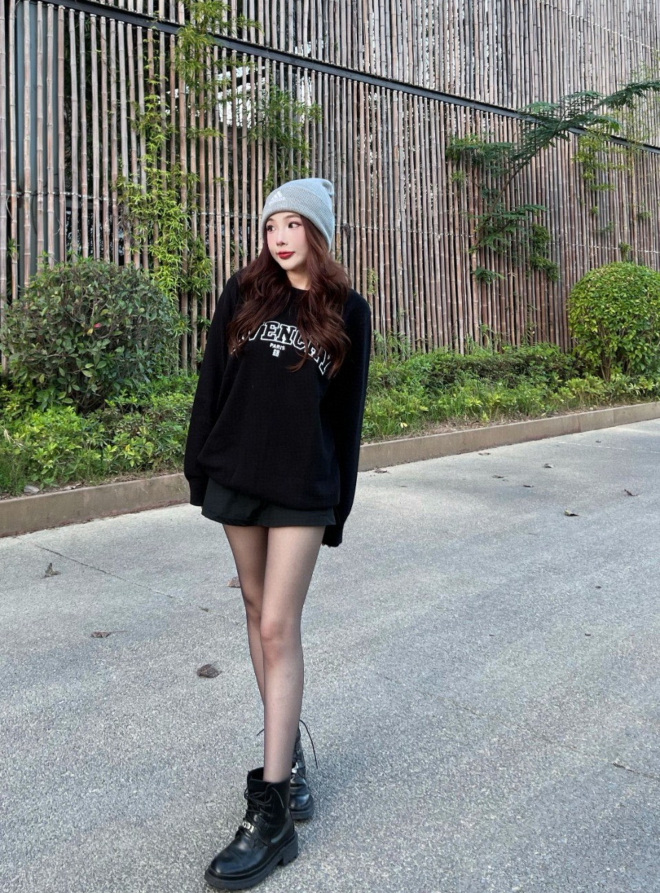 GivenchyGivenchy 23Fw letter-embroidered round-neck sweater upper body effect