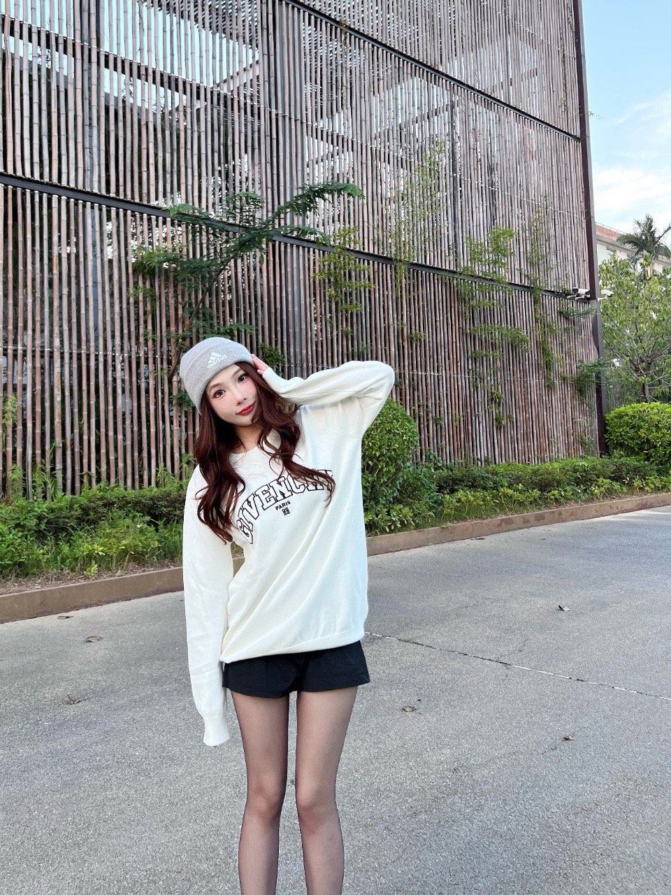 GivenchyGivenchy 23Fw letter-embroidered round-neck sweater upper body effect