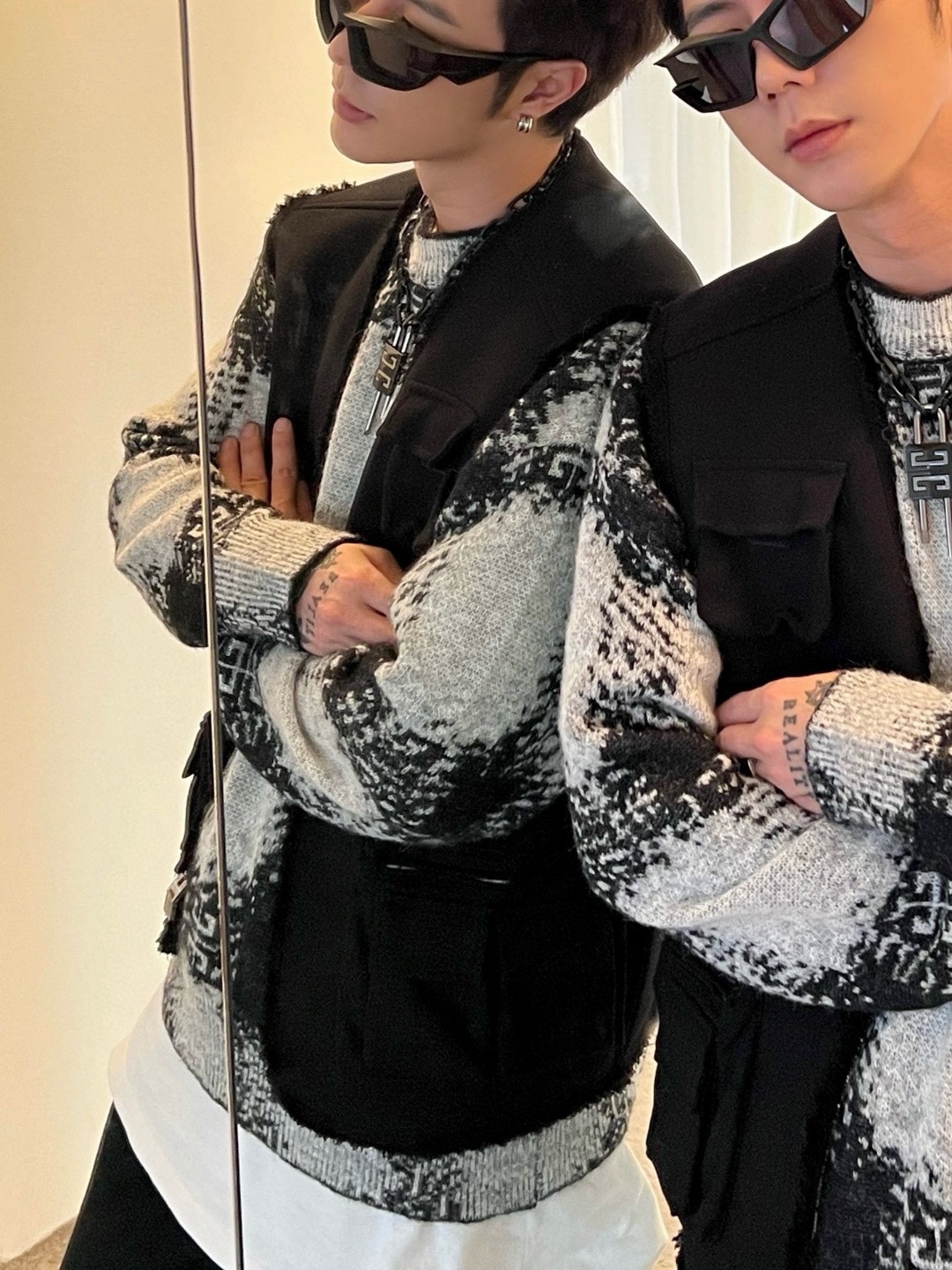 GIVENCHYGivenchy 23Fw plaid mohair sweater upper body effect