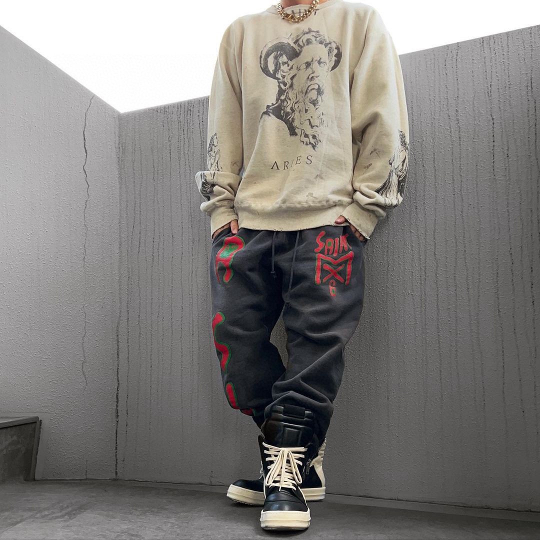 Saint Michael23FW Goatarian Portrait with Old Print Round Neck Sweater Upper