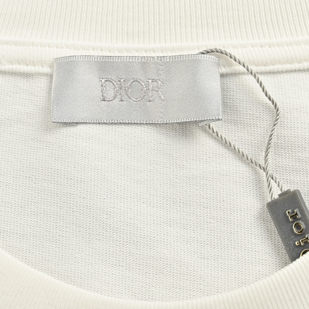 Dior/迪奥 23ss 老花贴布字母短袖 这款 T 恤来自 DIOR BY ERL 尊享联名系列