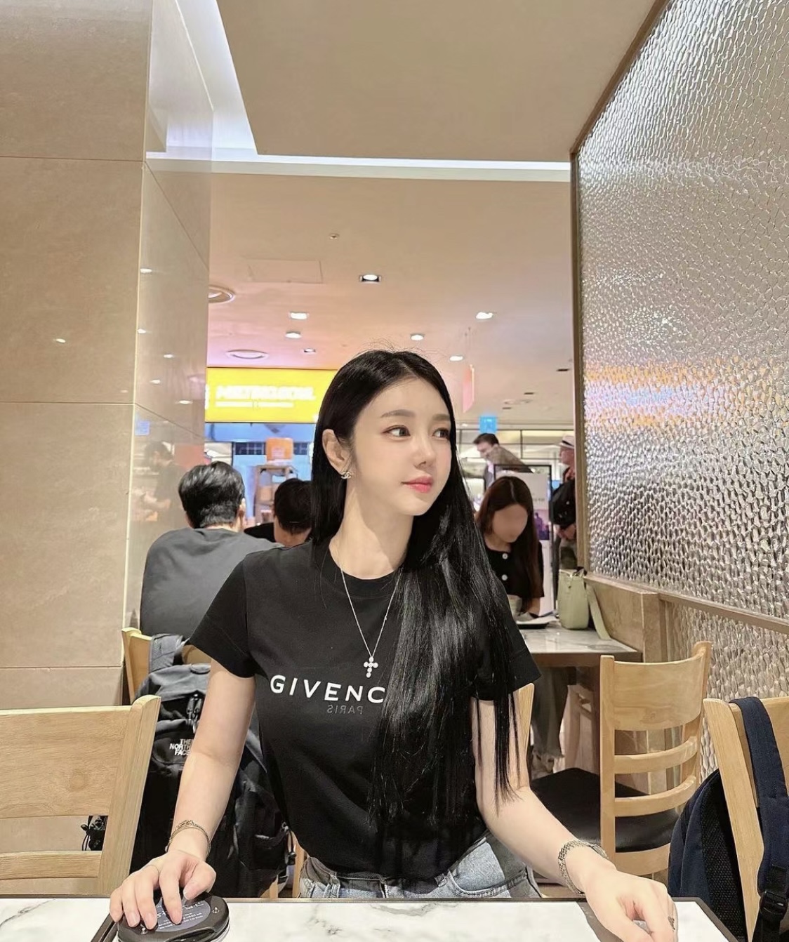 GIVENCHYGivenchy reverse print short-sleeved upper body effect