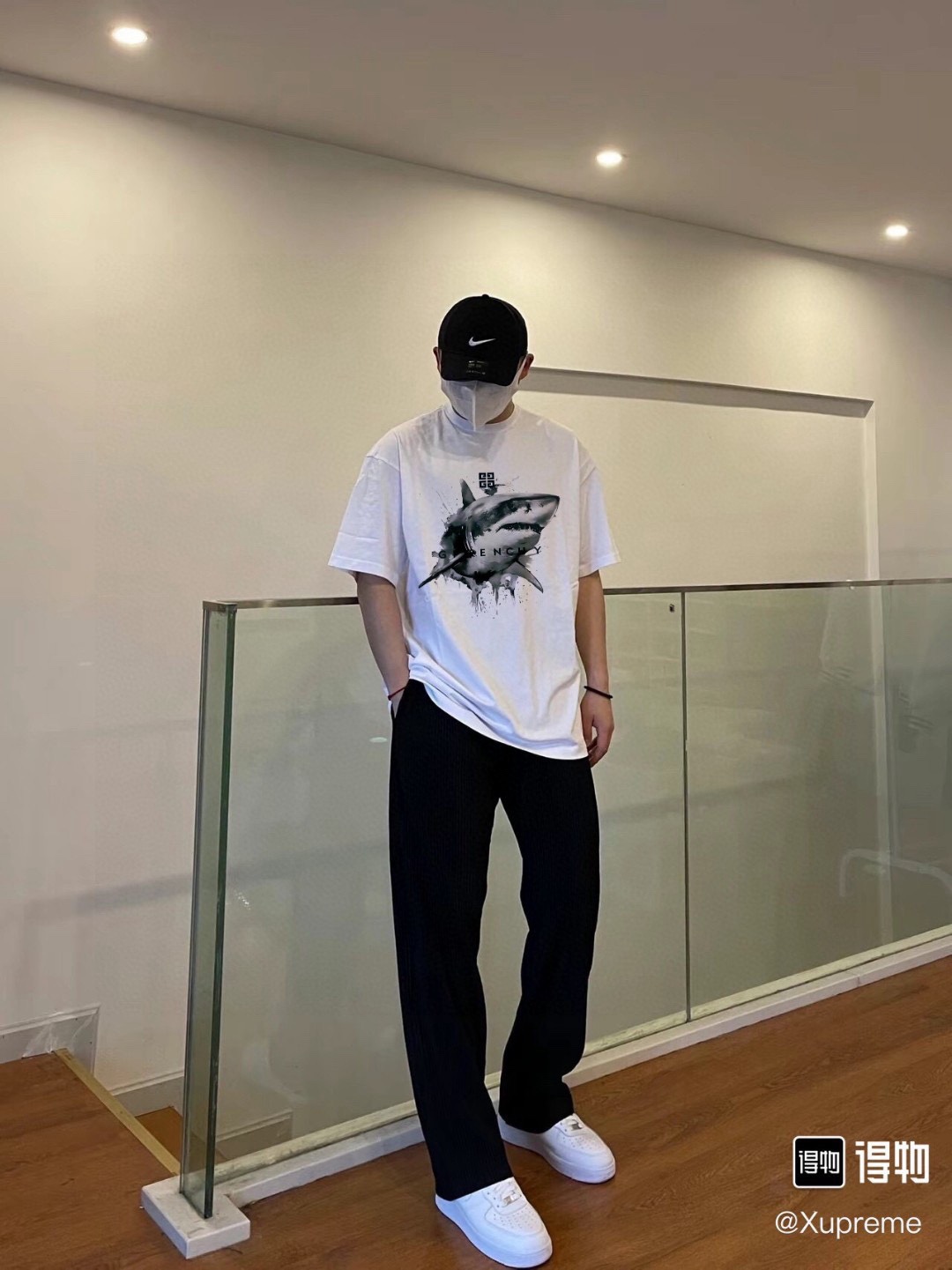 GIVENCHYGivenchy Great White Shark print short-sleeved upper body effect