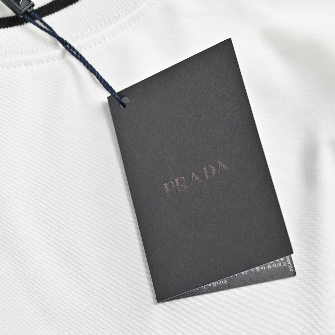 Prada/普拉达 24ss 刺绣字母小标短袖