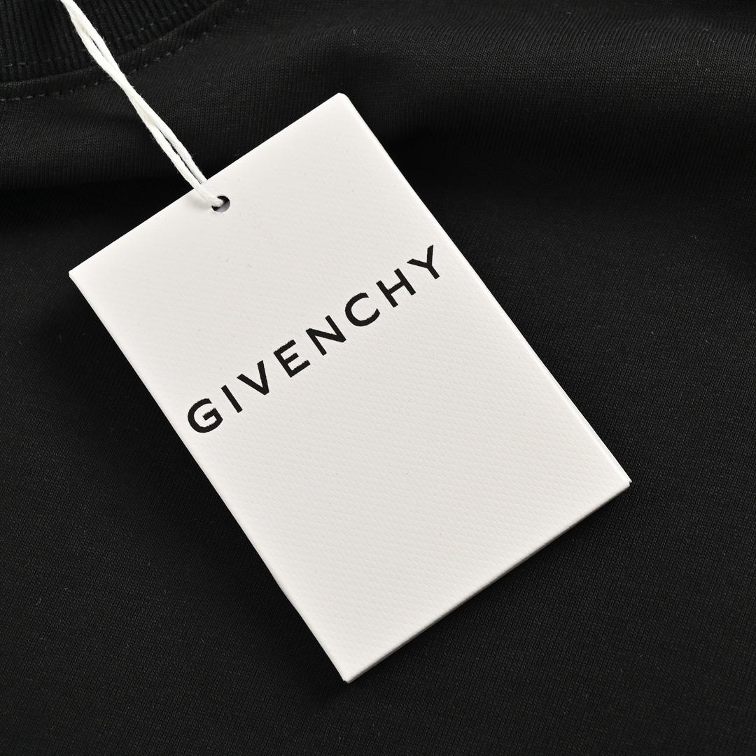 GIVENCHY /纪梵希 24ss 龙年双拼色短袖 胸前饰以 龙年卡通图案