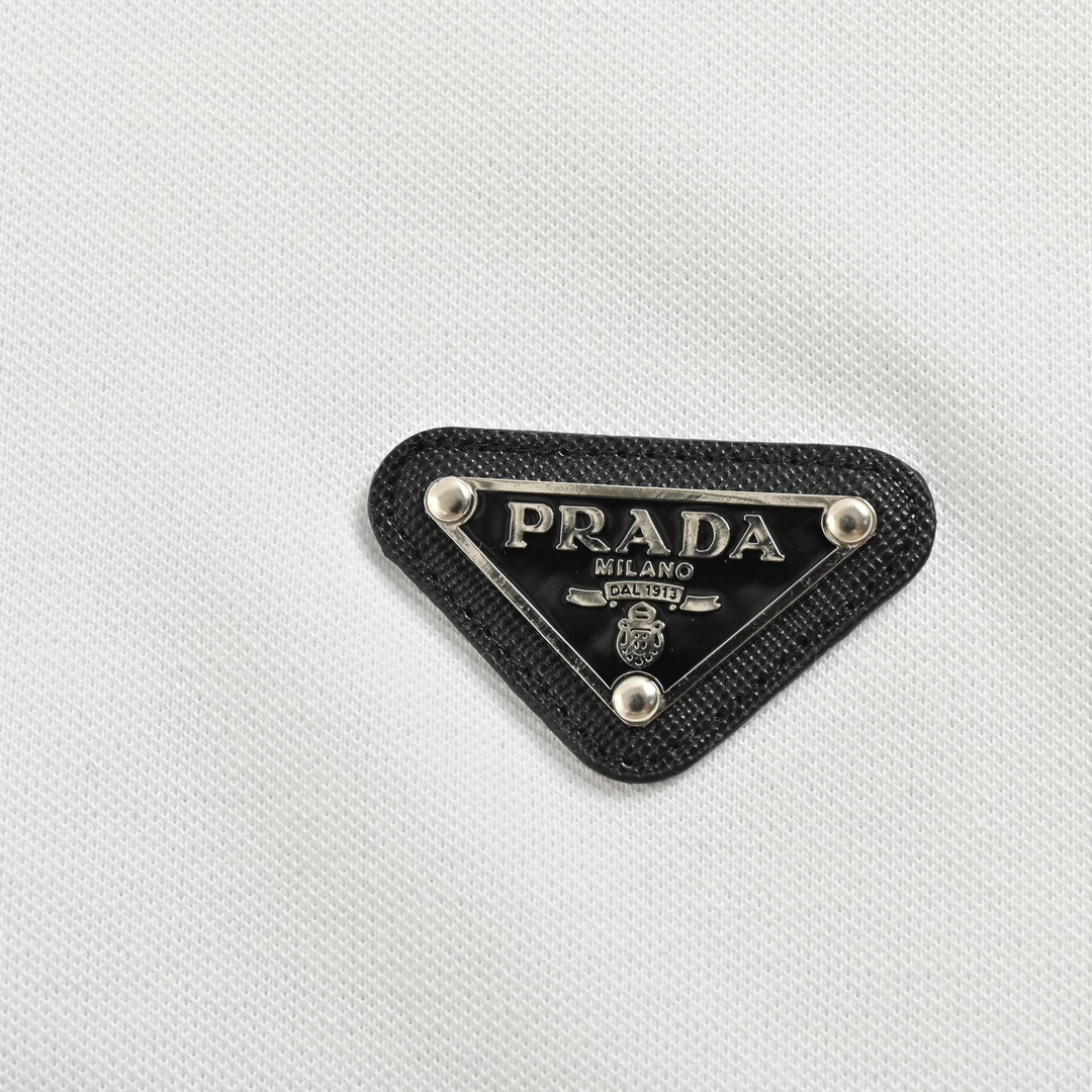 Prada /普拉达 金属三角标Polo短袖 时尚型裁设计