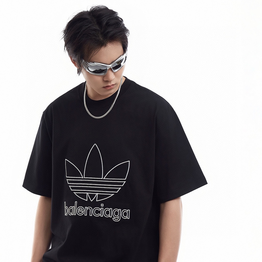 BalenciagaAdidas co-branded clover embroidery short-sleeved upper body effect