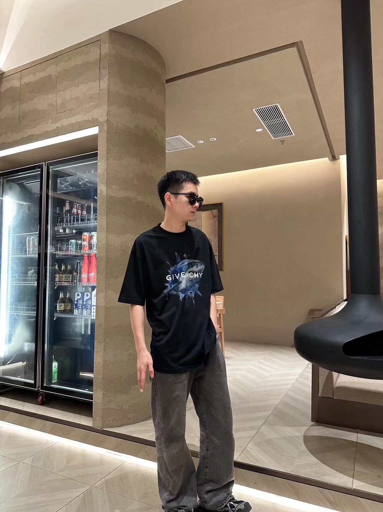 GIVENVHYGivenchy 23ss shark print short sleeve upper body effect
