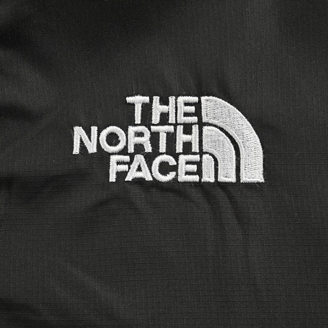 The North Face/北面 23Fw 小标刺绣拼色连帽防晒服 -黑白