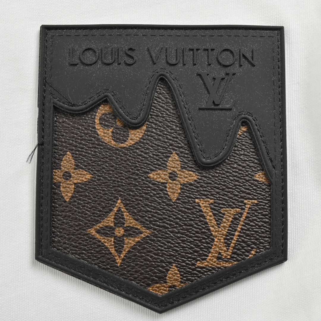 Louis Vuitton /路易威登 24ss 领口刺绣字母皮牌假口袋短袖