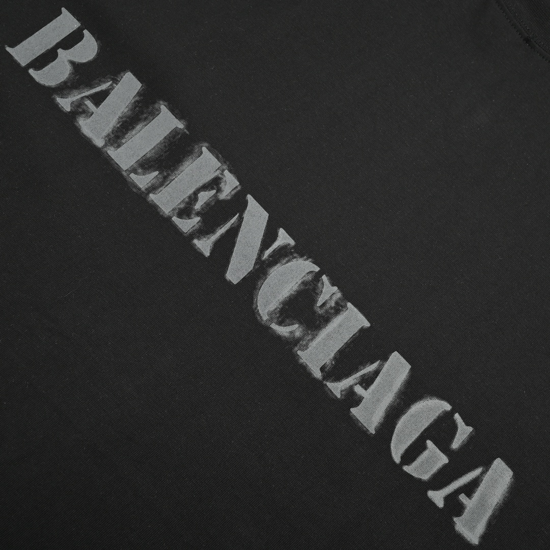 Balenciaga/巴黎世家 24ss 前后模糊字母印花短袖-黑色