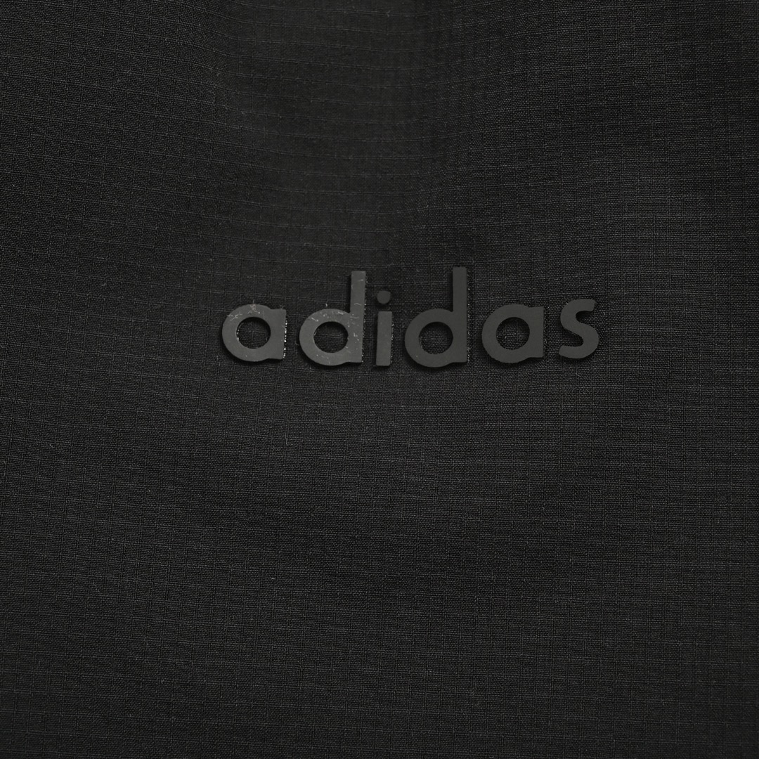 Fear of God & Adidas 联名款短裤 面料为面32s底8s全棉精密精梳纺面料