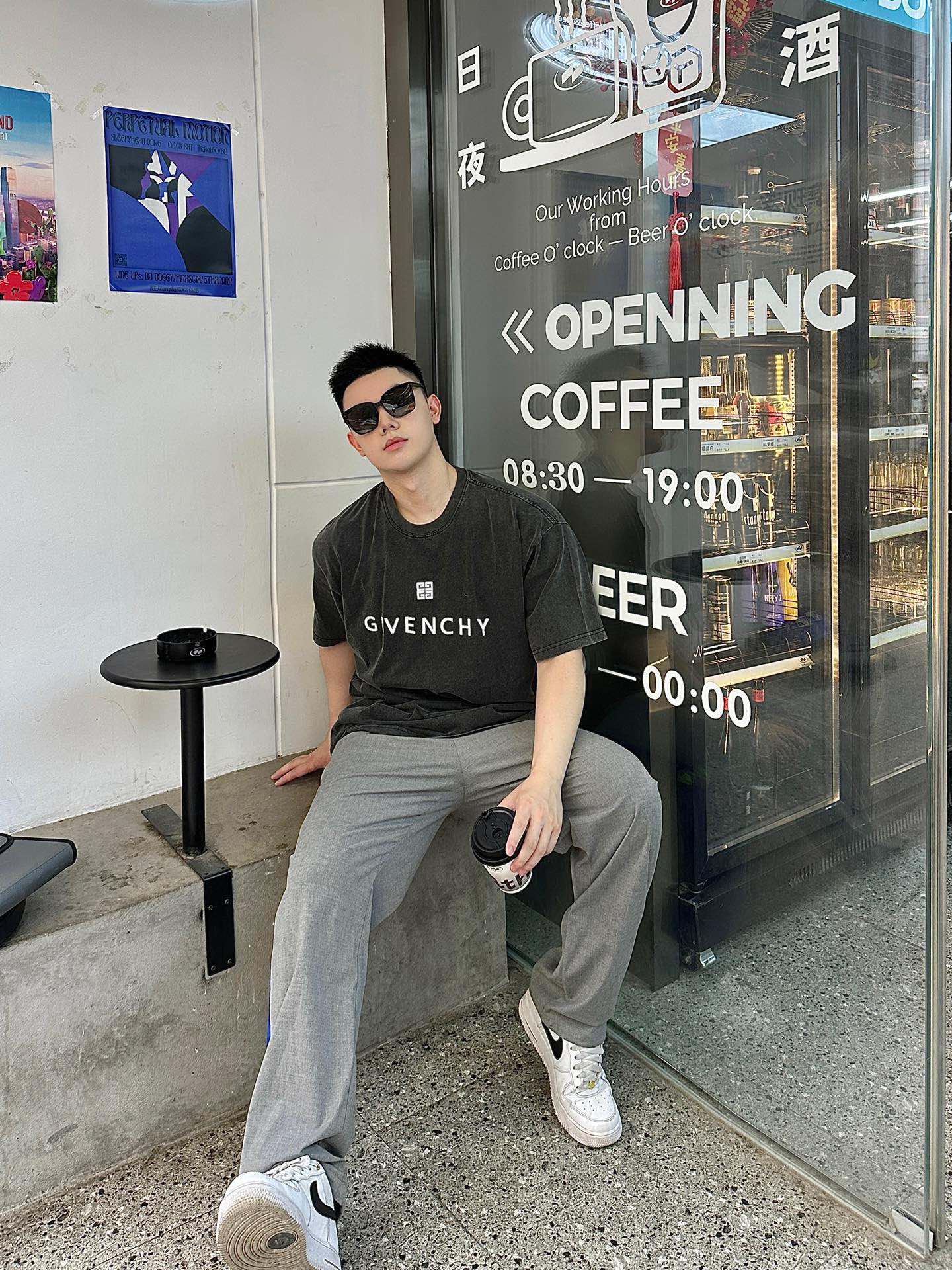 GivenchyGivenchy Washed letter print logo short-sleeved upper body effect