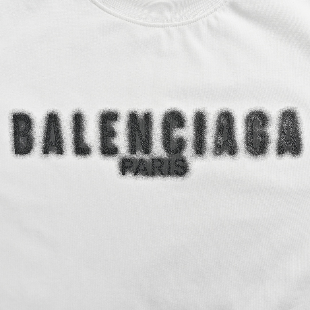 Balenciaga/巴黎世家 24ss 模糊字母立体印花短袖