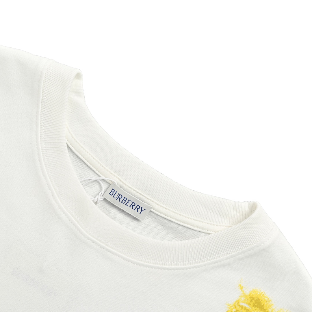 Burberry/巴宝莉 24ss 肩膀战马印花短袖
