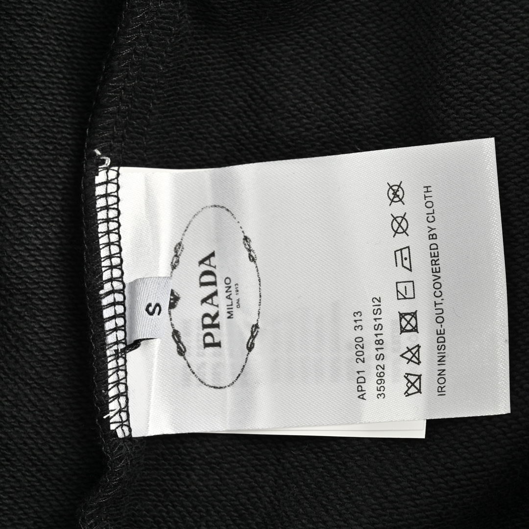 Prada/普拉达 24ss 字母logo标识印花短裤