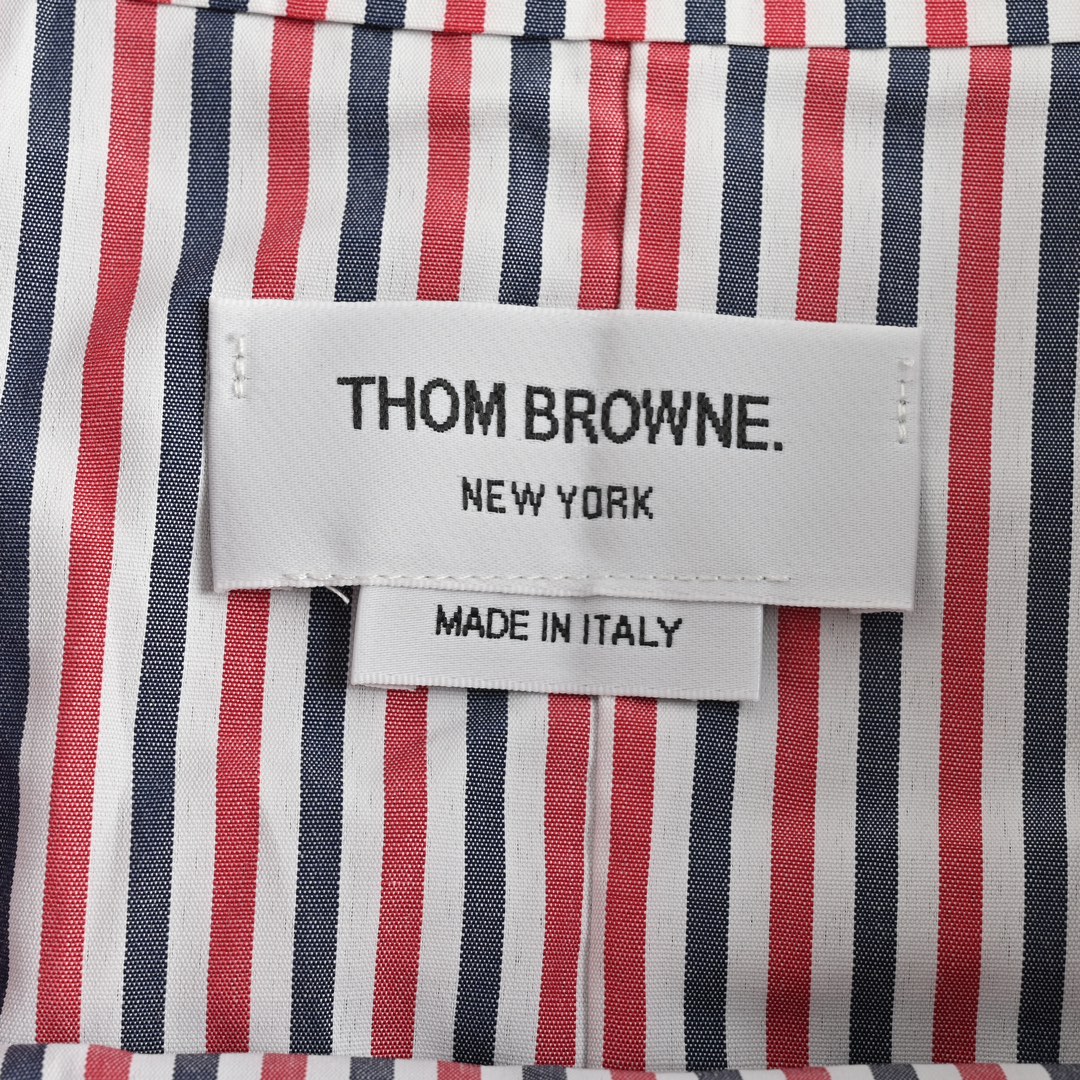 （TB经典前短后长撞色拼接百褶裙） Thom Browne/汤姆布朗 经典三色拼接撞色短裙