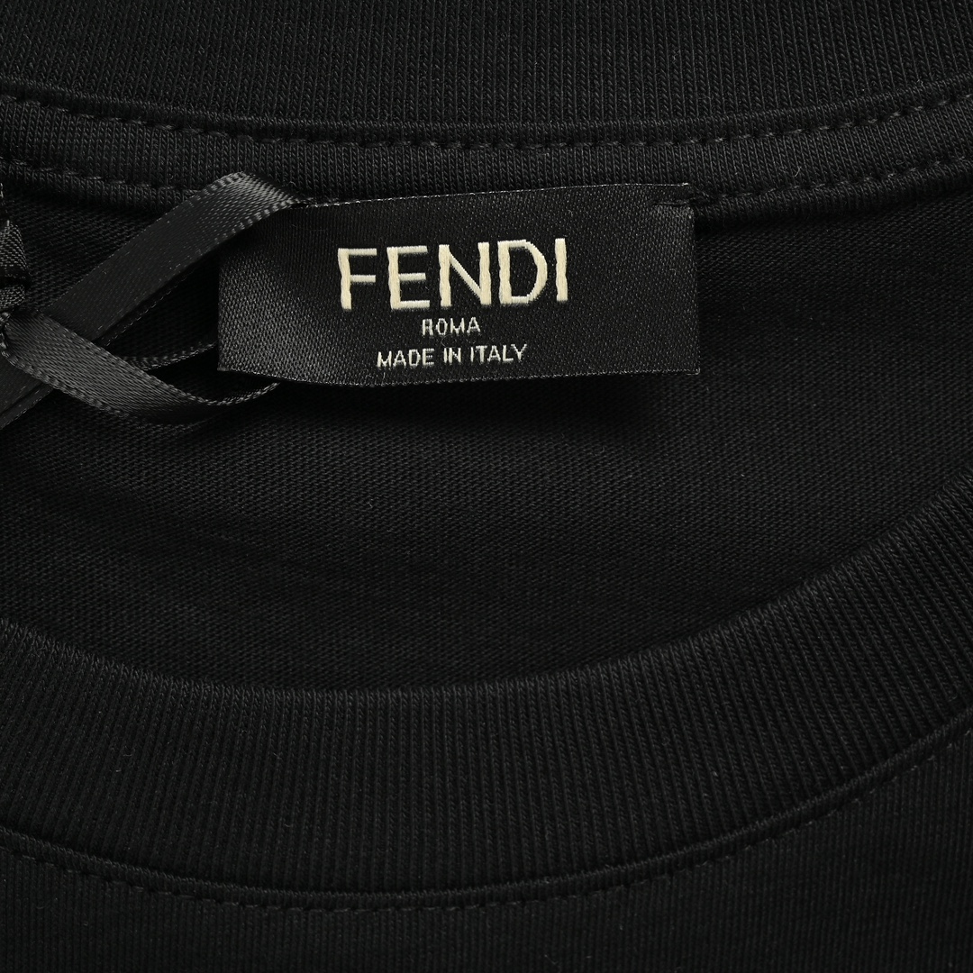 Fendi/芬迪 22ss 胸口双FF麂皮贴片短袖