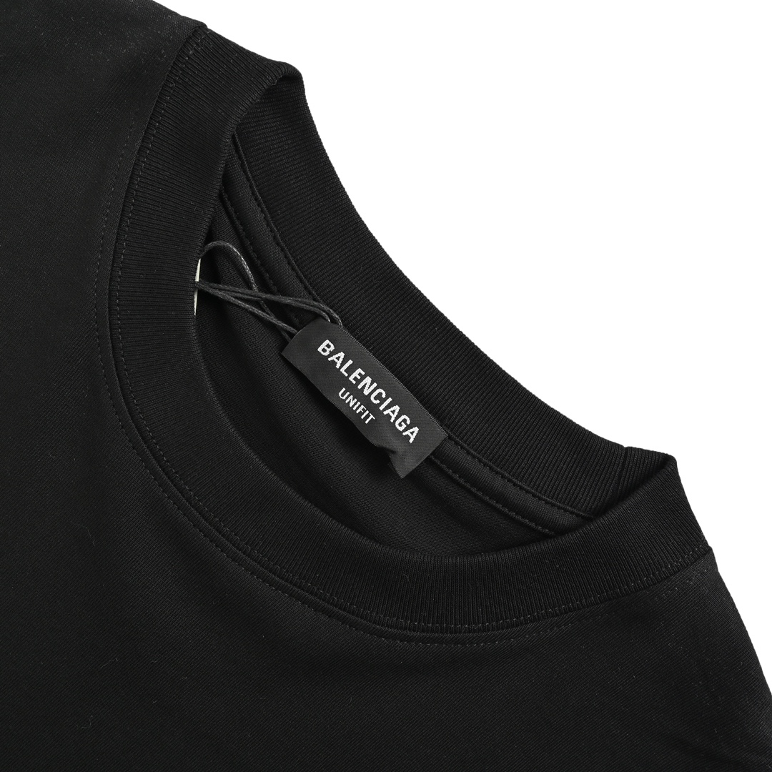 Balenciaga/巴黎世家 23ss 满印多标印花短袖 胸前是经典的logo点缀