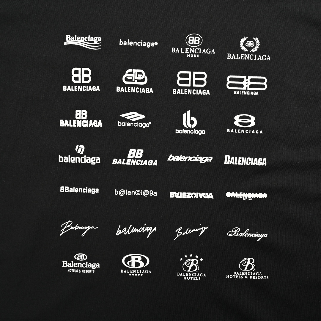 Balenciaga/巴黎世家 23ss 满印多标印花短袖 胸前是经典的logo点缀