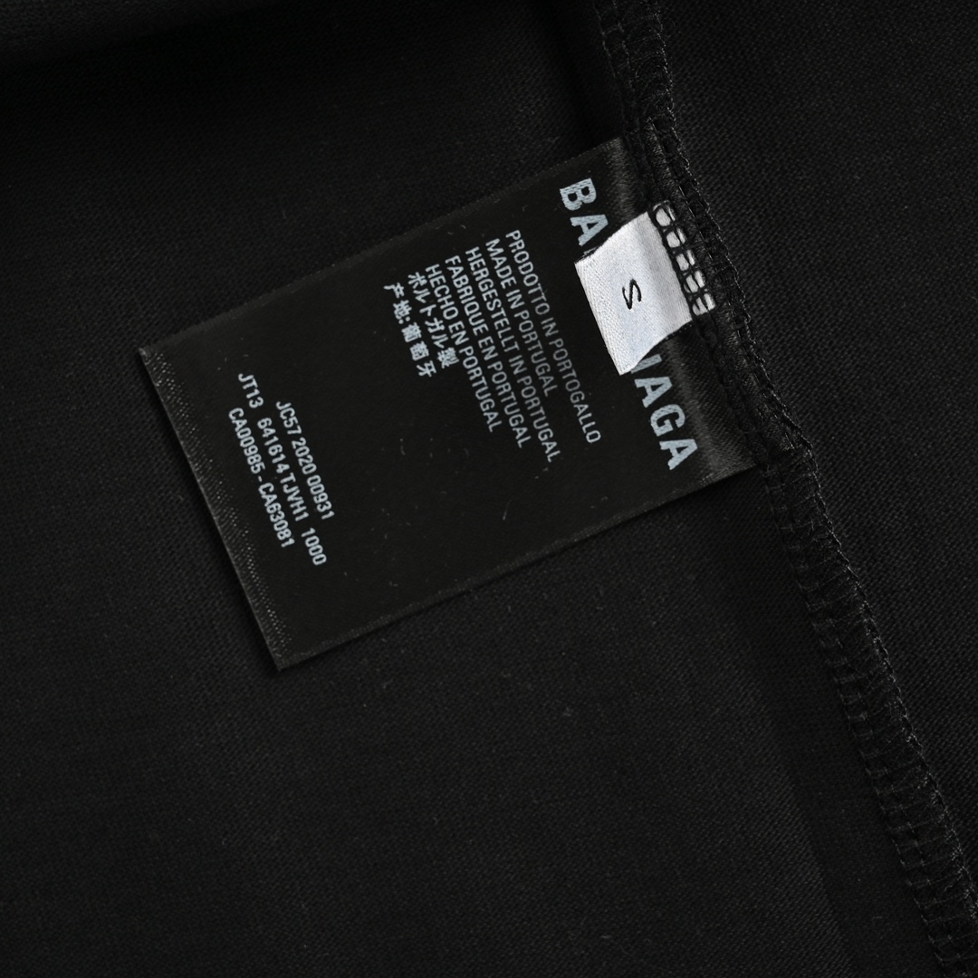 Balenciaga/巴黎世家 23ss 满印多标印花短袖 胸前是经典的logo点缀