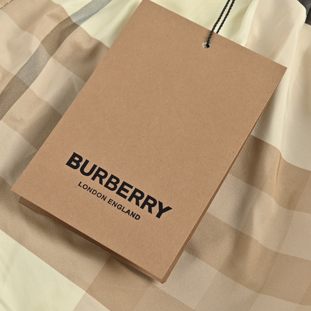 Burberry/巴宝莉 24ss 格纹沙滩短裤 沙滩穿搭