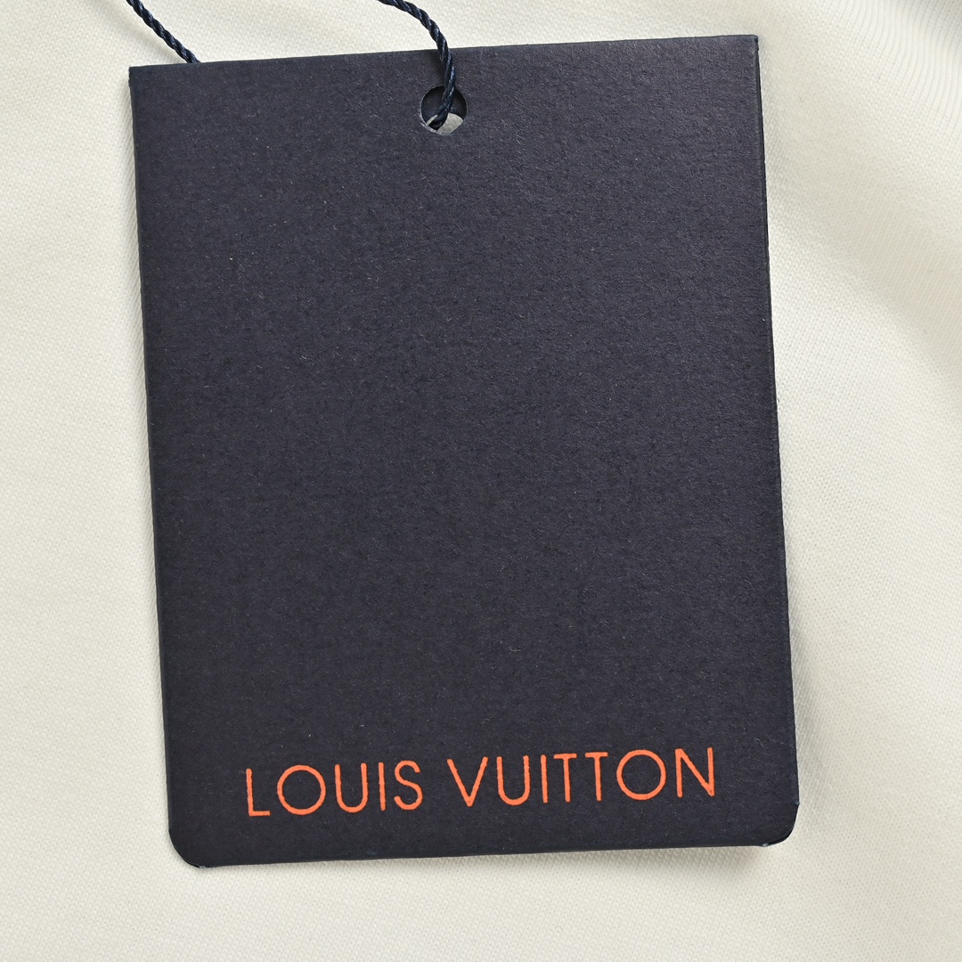 140 Louis Vuitton/路易威登 24ss 铆钉字母短袖