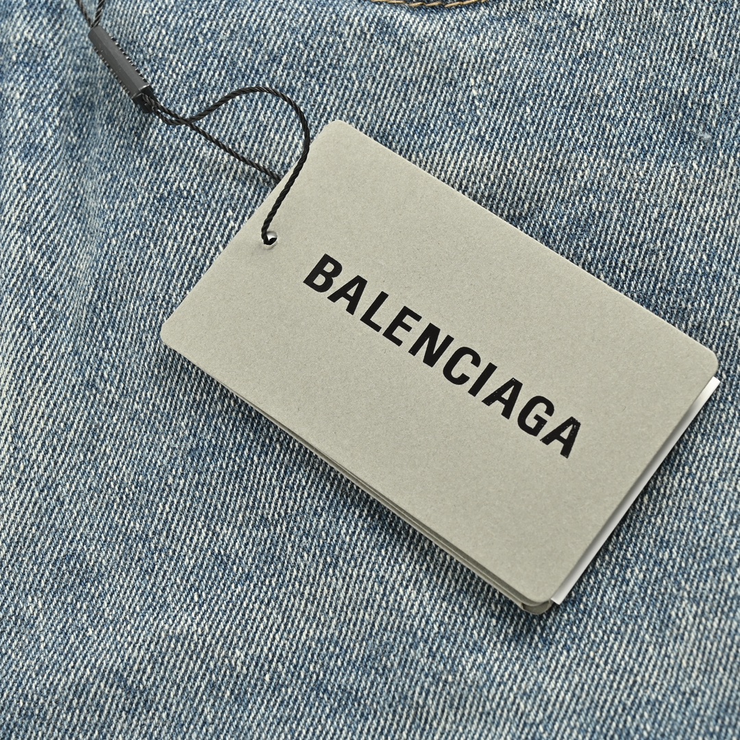 Balenciaga/巴黎世家 24ss 反穿水洗牛仔短裤