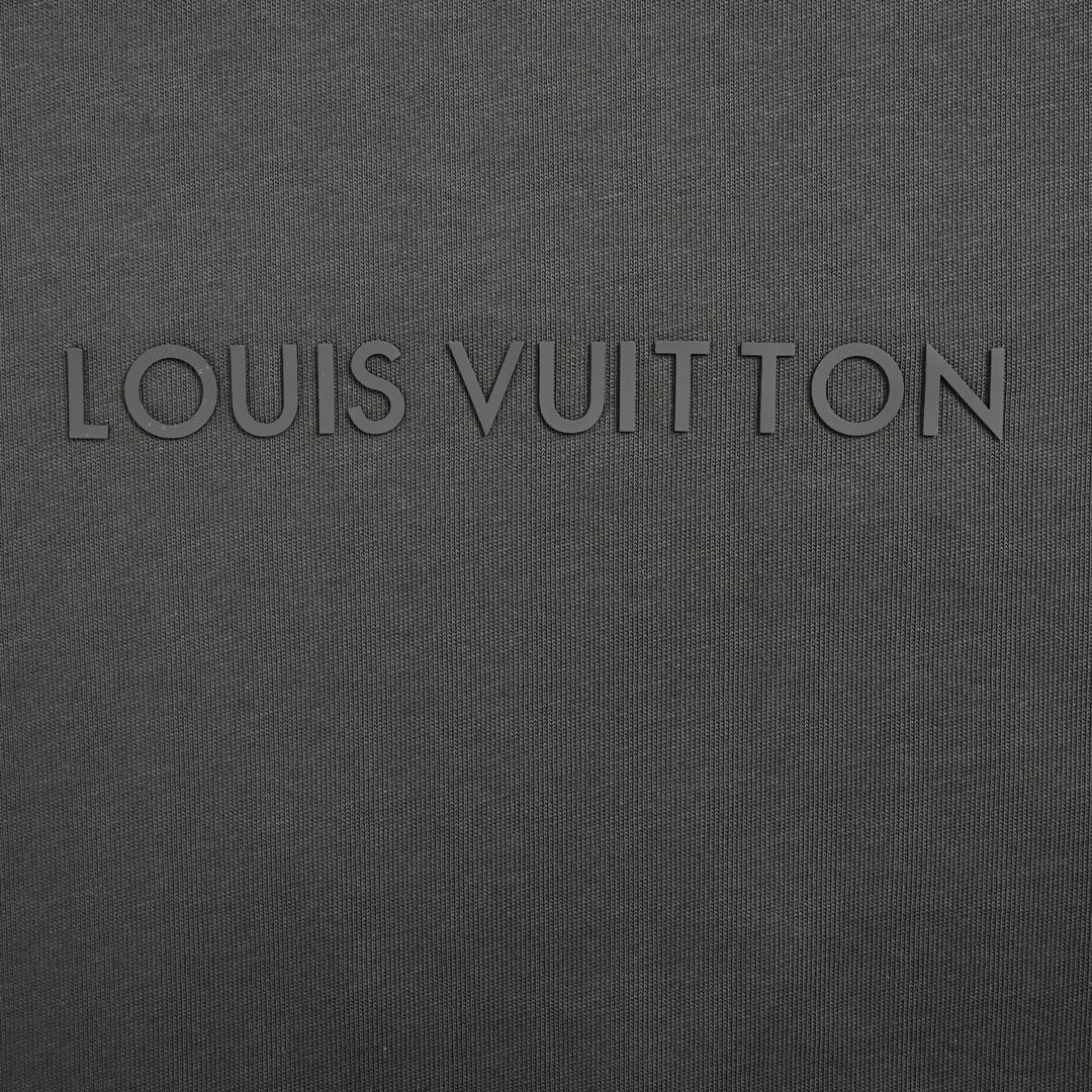 140 Louis Vuitton/路易威登 24ss 胸前小字母压胶短袖