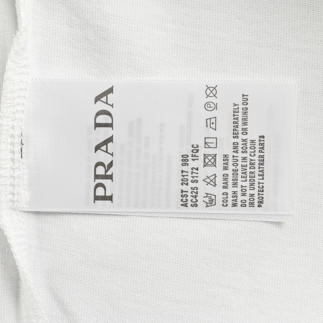 140 Prada/普拉达 24ss 三角标小人印花短袖 专柜在售短袖T恤