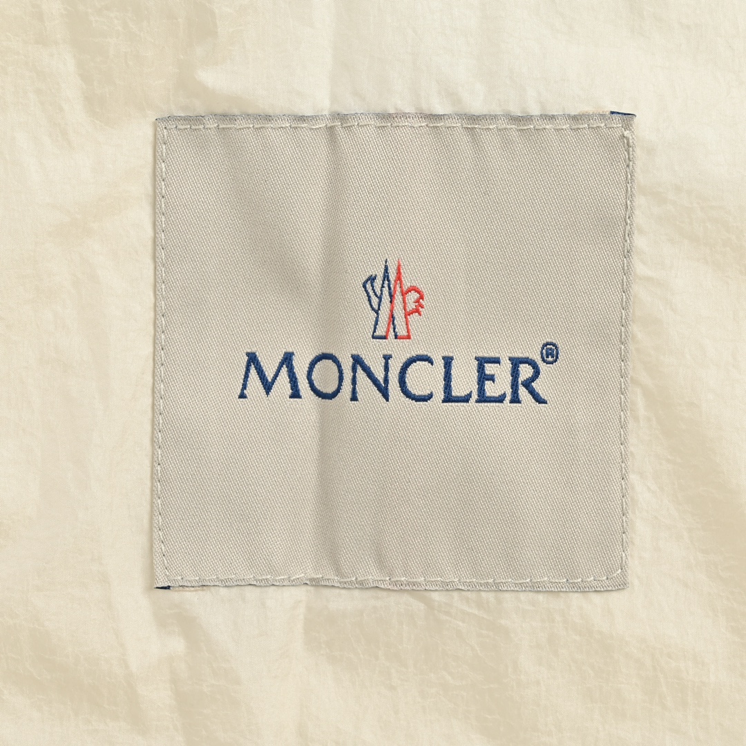 180 Moncler/蒙口 口袋徽标字母防晒服 官网同款