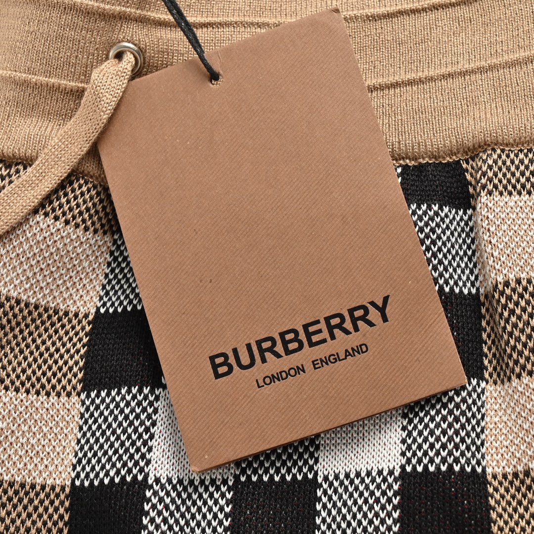 180 Burberry/巴宝莉 24ss 经典大格纹针织短裤 采用定制针织一体的条纹面料