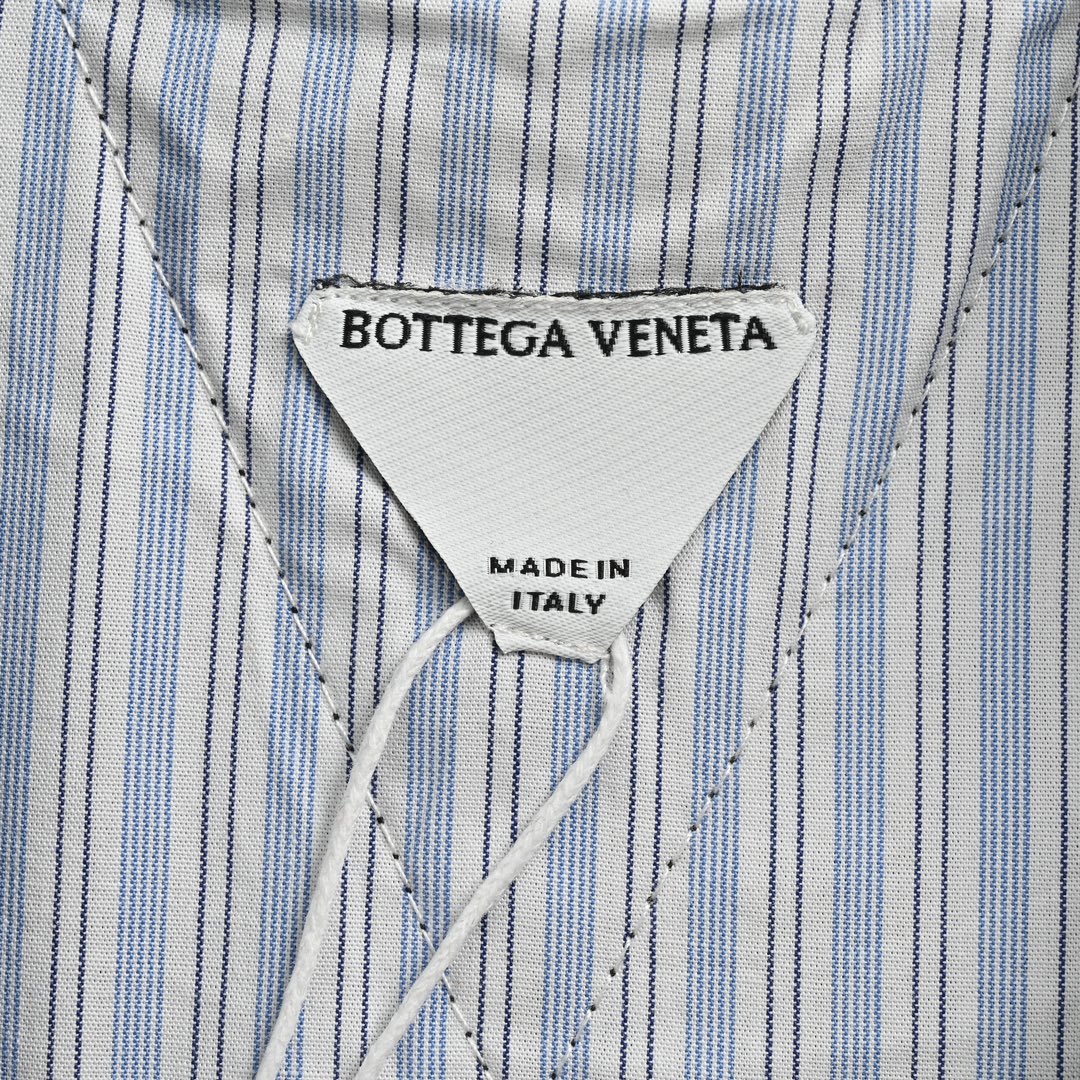 200 Bottega Veneta/BV 24ss 折叠格纹袖口短袖 -黑色 面料采用定染320G平纹布