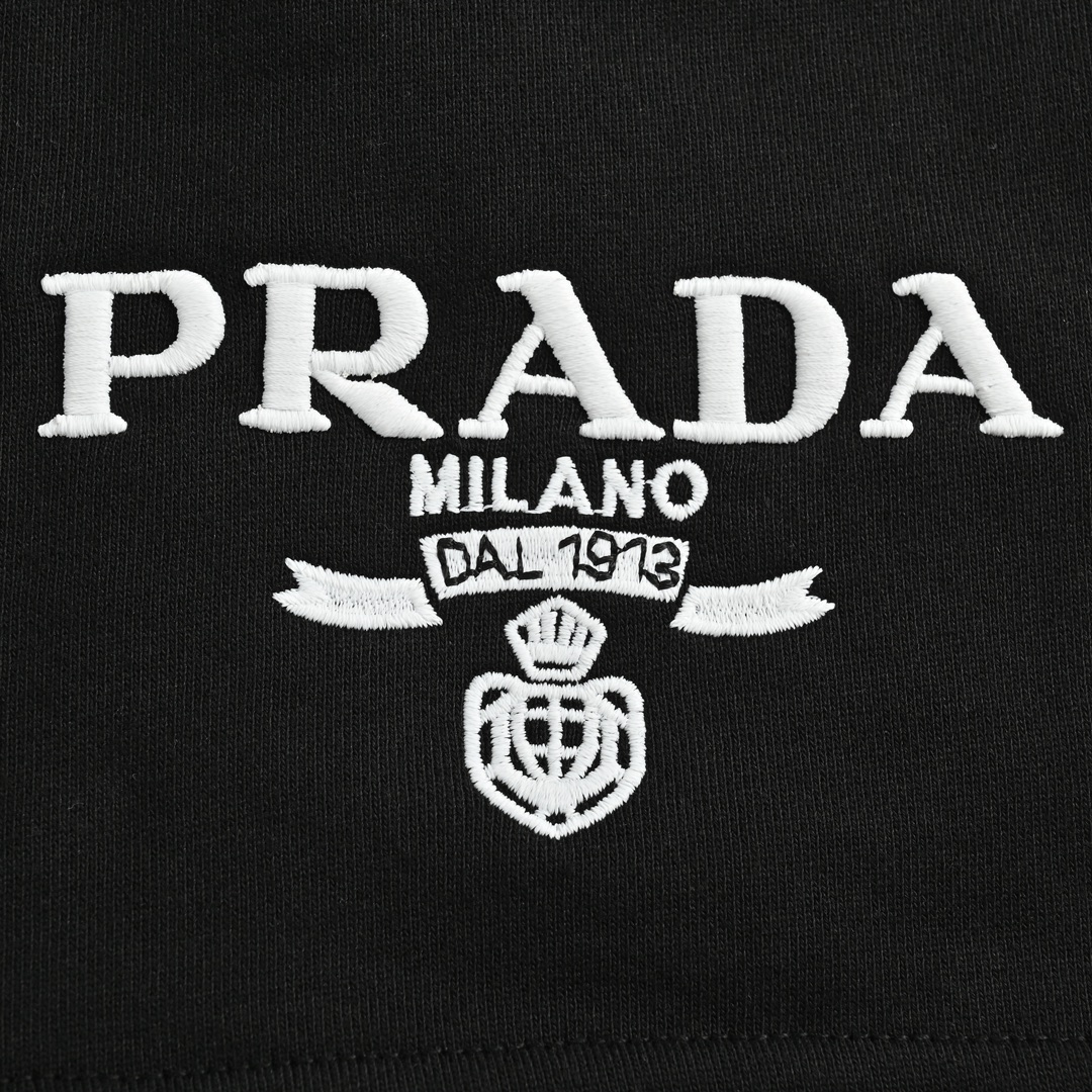 Prada/普拉达 24ss 刺绣字母徽标短裤