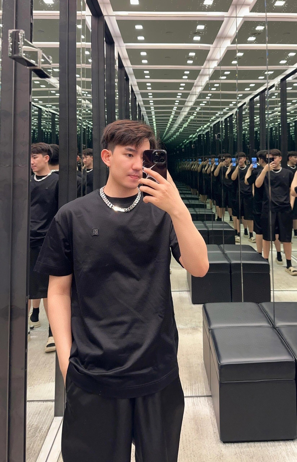 GIVENCHYGivenchy 4G metal smiley face Logo short-sleeved upper body effect