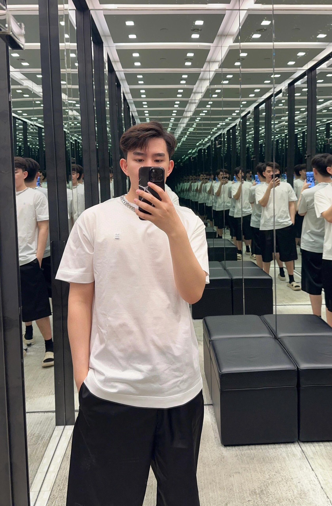 GIVENCHYGivenchy 4G metal smiley face Logo short-sleeved upper body effect