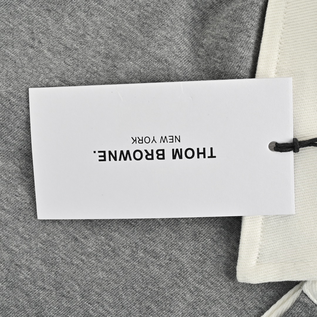 180 Thom Browne /汤姆布朗 24ss 撞色领Polo短袖 采用220g纯棉平纹针织布料