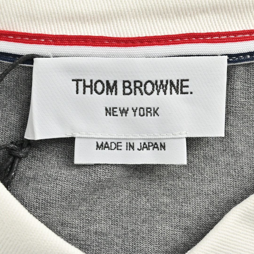 180 Thom Browne /汤姆布朗 24ss 撞色领Polo短袖 采用220g纯棉平纹针织布料