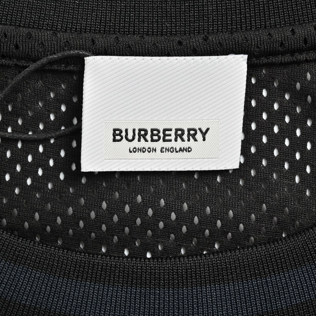 Burberry/巴宝莉 24ss 网眼哥特徽标印花短袖 轻奢主义