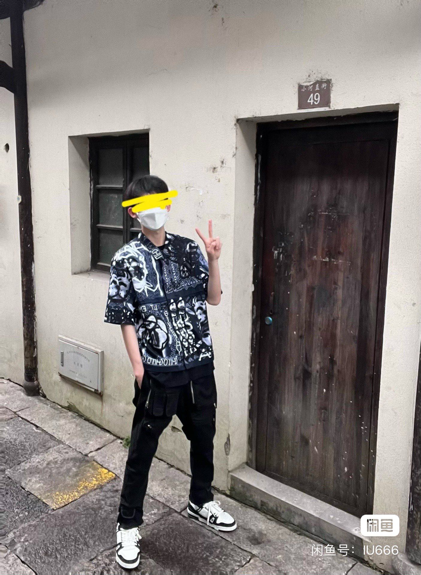 GivenCHYCHITO artist co-branded graffiti short-sleeved shirt upper body effect