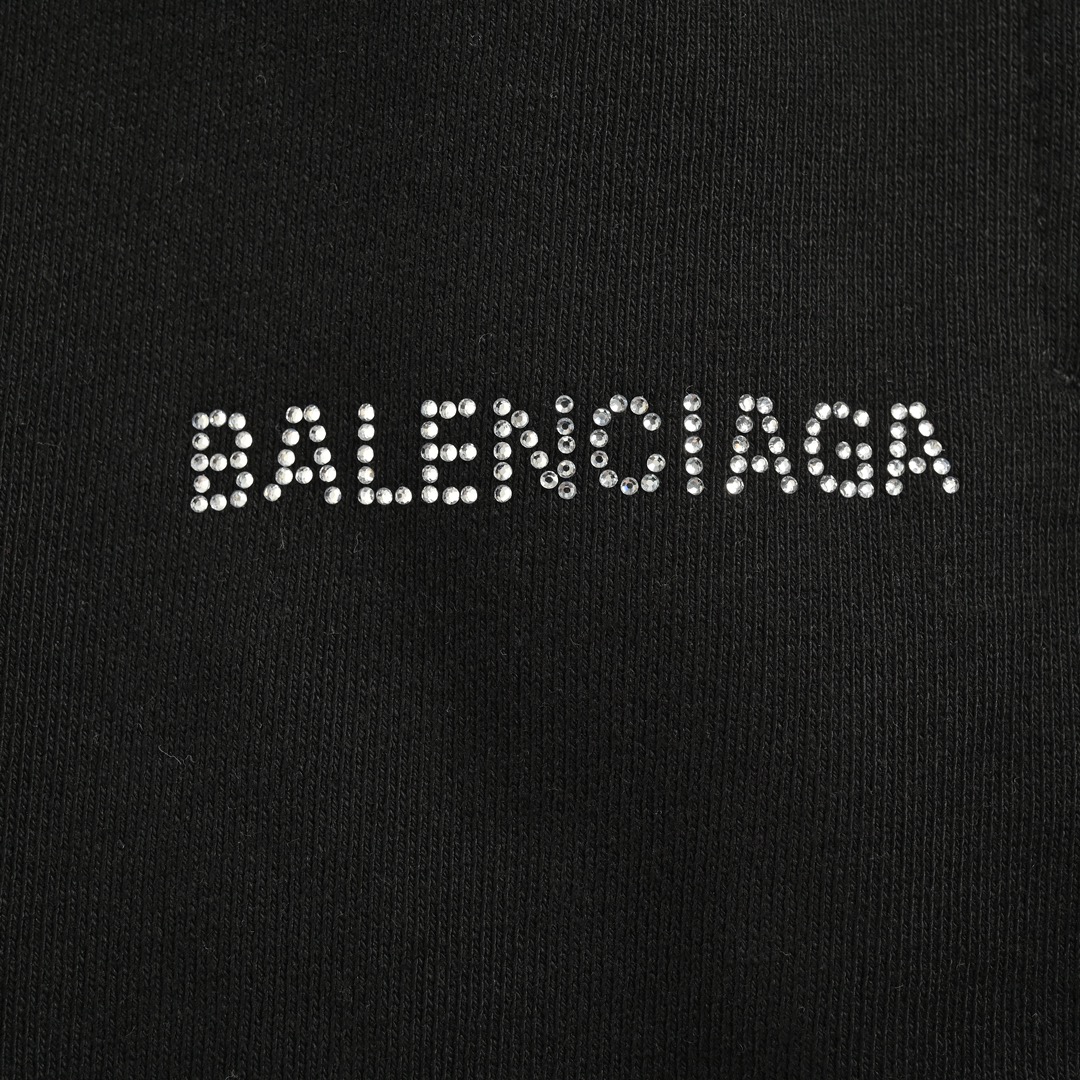 Balenciaga/巴黎世家 24ss 烫钻字母磨破做旧短裤