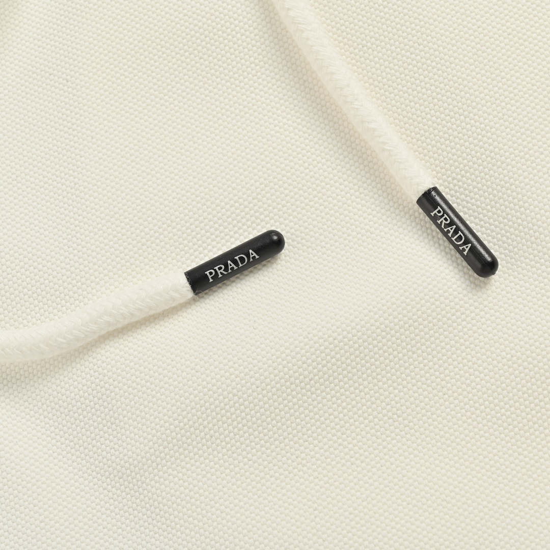 Prada/普拉达 24ss 红色logo胶条条纹短裤 白色 黑色-Chinese UA Cheap High Quatity Brand Clothes Bags handbags Sneakers wholesale wholesaler seller from China Factory suppliers Fashion Clothing Shoes best Quality Beautiful Price Prada/普拉达 24ss 红色logo胶条条纹短裤 白色 黑色