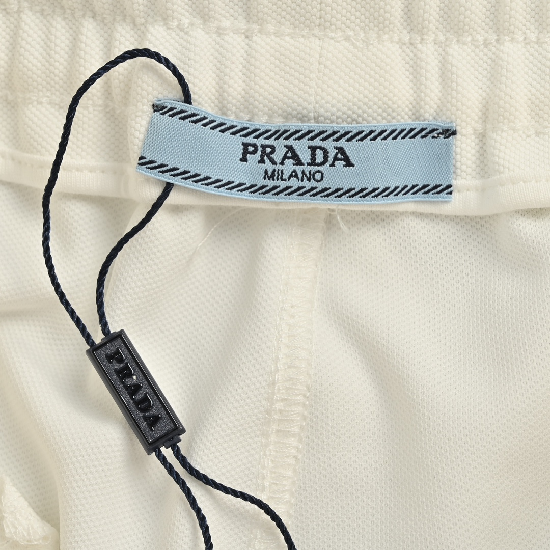 Prada/普拉达 24ss 红色logo胶条条纹短裤 白色 黑色-Chinese UA Cheap High Quatity Brand Clothes Bags handbags Sneakers wholesale wholesaler seller from China Factory suppliers Fashion Clothing Shoes best Quality Beautiful Price Prada/普拉达 24ss 红色logo胶条条纹短裤 白色 黑色
