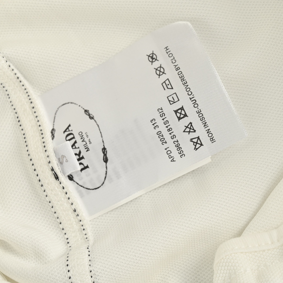 Prada/普拉达 24ss 红色logo胶条条纹短裤 白色 黑色-Chinese UA Cheap High Quatity Brand Clothes Bags handbags Sneakers wholesale wholesaler seller from China Factory suppliers Fashion Clothing Shoes best Quality Beautiful Price Prada/普拉达 24ss 红色logo胶条条纹短裤 白色 黑色