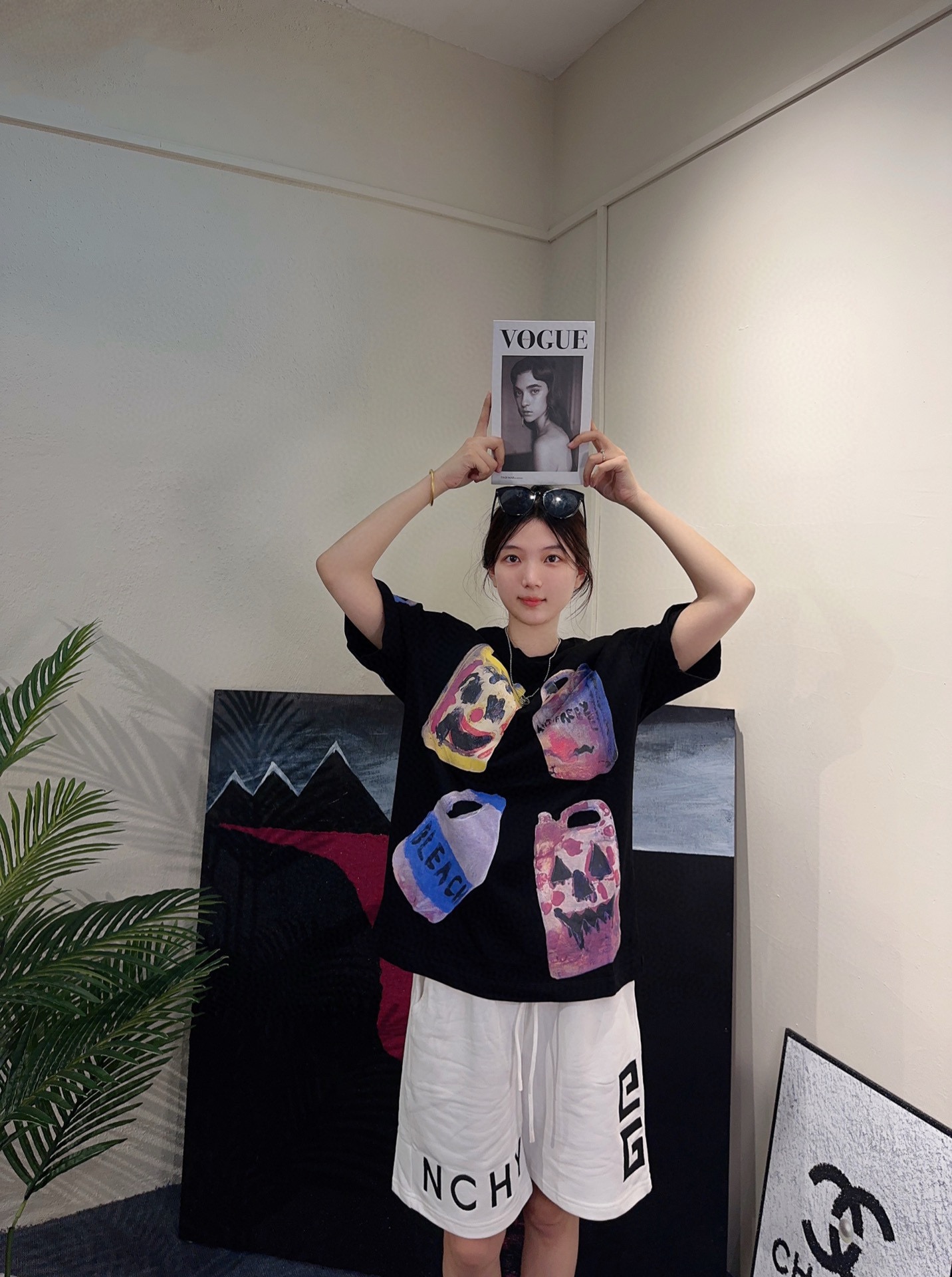 GIVENCHYGivenchy 24ss gasoline can print short-sleeved upper body effect