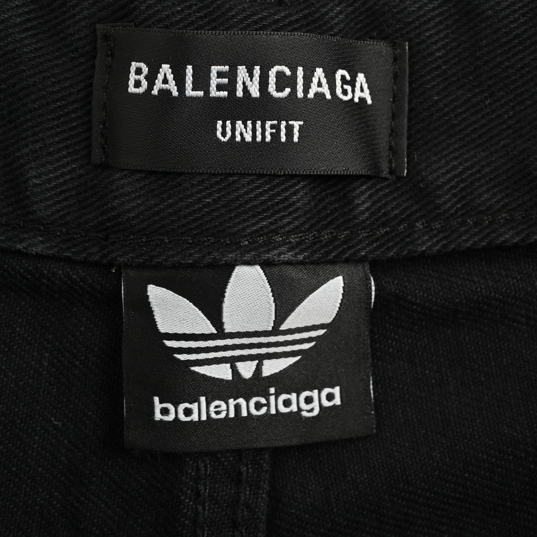 Balenciaga & Adidas 联名款三道杠破洞牛仔短裤