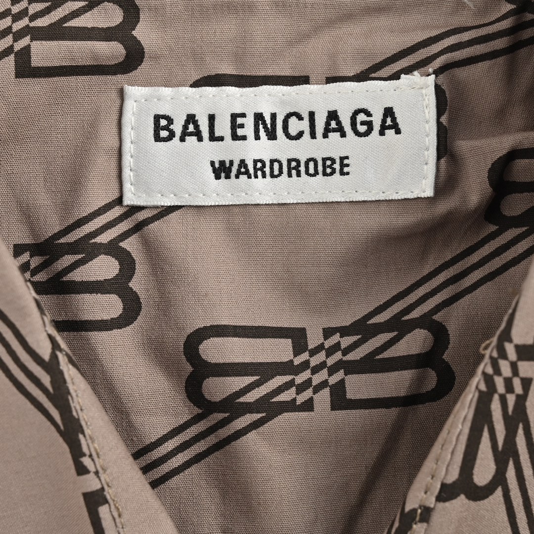 Balenciaga/巴黎世家 卡其满印锁扣短袖衬衫